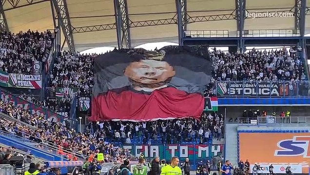 Guerre en Ukraine : les ultras du Legia Varsovie pendent Vladimir Poutine