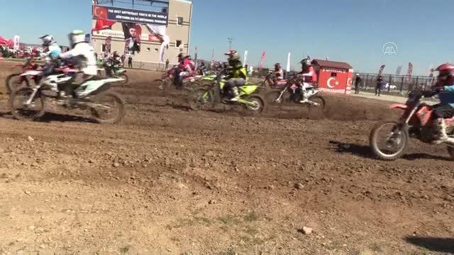 AFYONKARAHİSAR - Türkiye Motokros Şampiyonası'nın ilk ayağı başladı