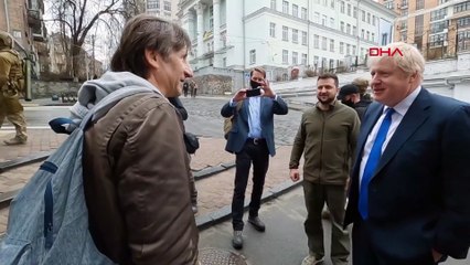 Boris Johnson ve Zelenskiy’den Kiev sokaklarında gövde gösterisi