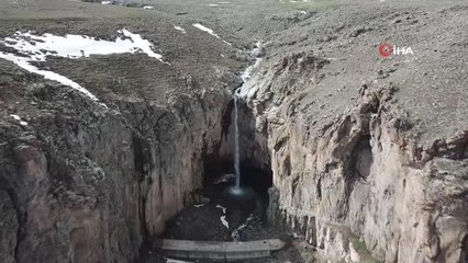 Yaşar Kemal Şelalesi yeniden akmaya başladı