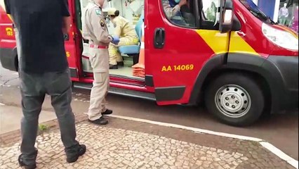 Suspeito de roubo é agredido por populares no Centro de Cascavel