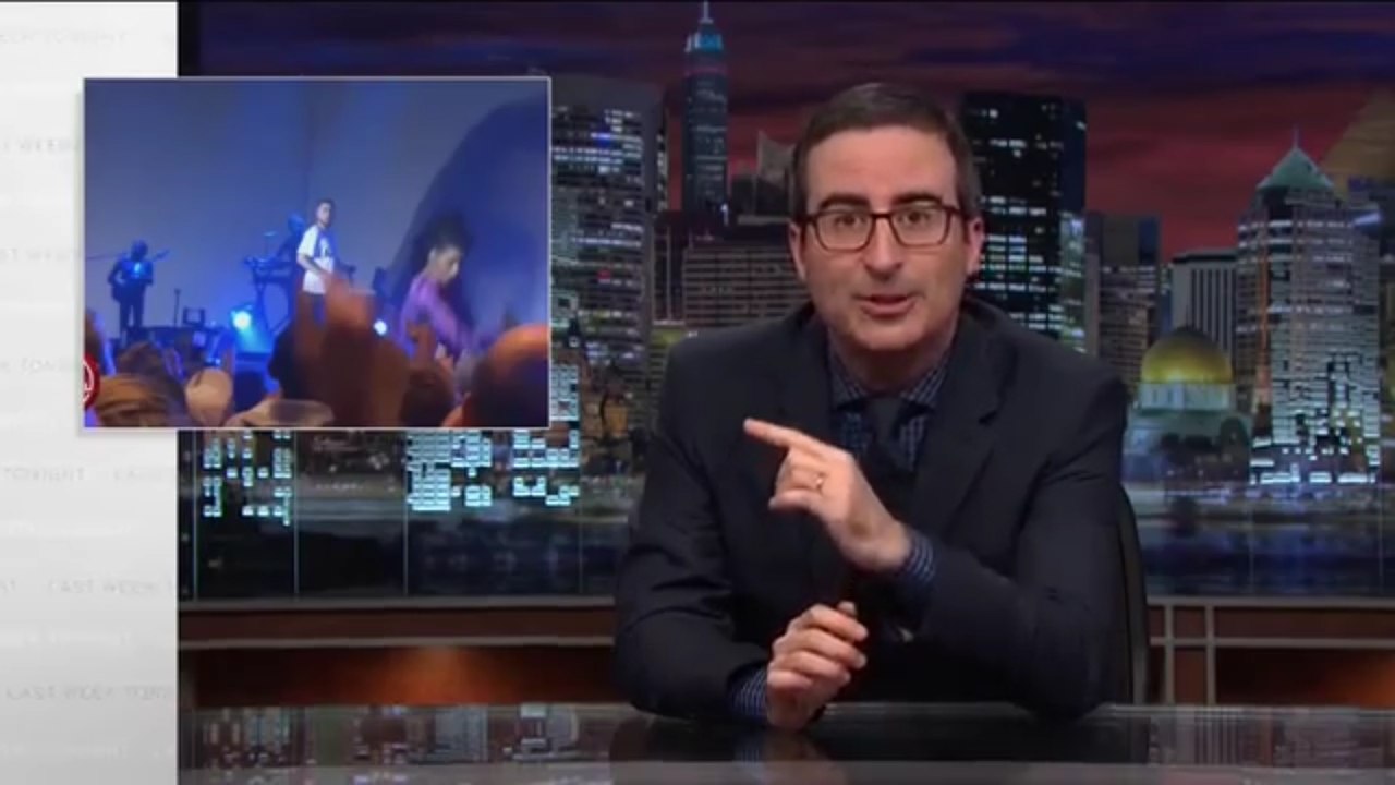 L'humoriste John Oliver se moque de la chute de Shy'm