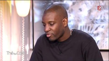 Abd Al Malik au bord des larmes dans Thé ou café