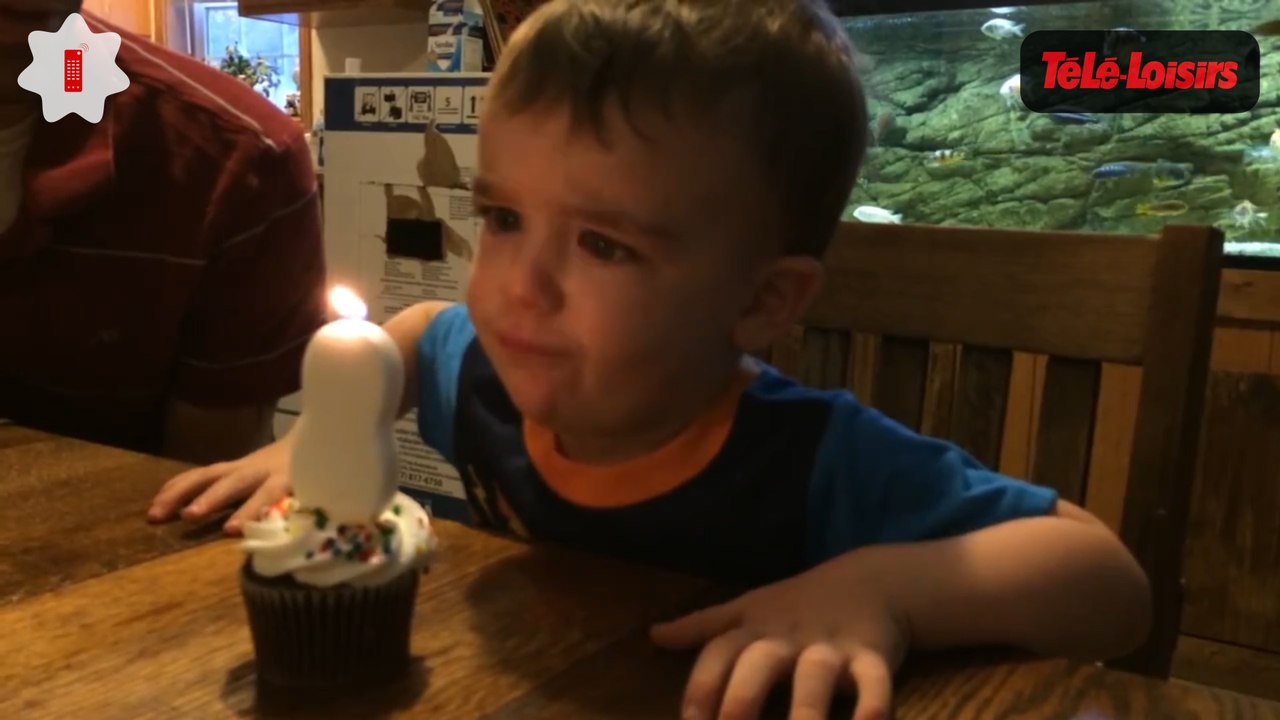 Il n'arrive vraiment pas du tout à souffler sa bougie... Le Zapping Web