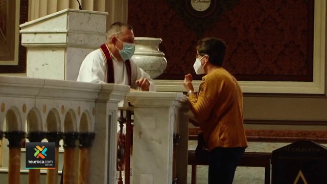 tn7-Miles-de-fieles-católicos-practican-la-confesión-en-estos-días-120422