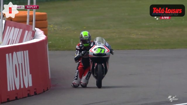 Moto GP : il termine sa course sur les genoux! Le zapping web