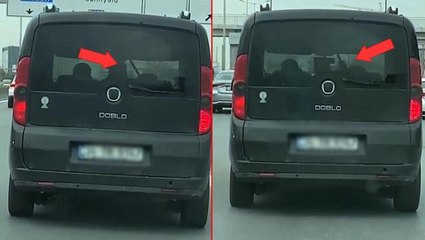 D-100'de ilginç anlar! Arka koltuktaki yolcu, şoförü bastonuyla böyle dövdü