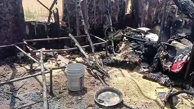 Watch Video: दो रहवासी झोपड़ी व एक पशु बाड़े में लगी आग, दो गायो के जिन्दा जलने से हुई दर्दनाक मौत