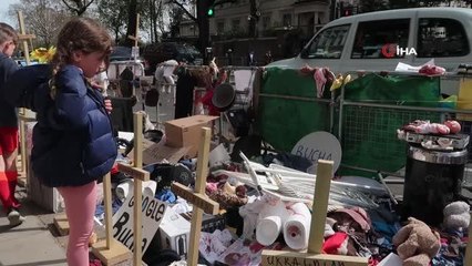 Londra'da Rus askerlerinin Ukrayna'da yaptığı yağmalar protesto edildi