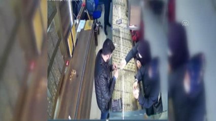 Kuyumcudan altın çaldığı iddiasıyla yakalanan 5 zanlıdan biri tutuklandı