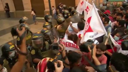 La oposición peruana pide en una manifestación la dimisión del presidente Pedro Castillo