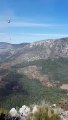 Un hélicoptère bombardier d'eau intervient sur le feu de Comps sur Artuby