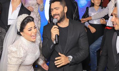 تامر حسني يتنكر ويفاجئ البلوغر المصرية آية مكرم في زفافها