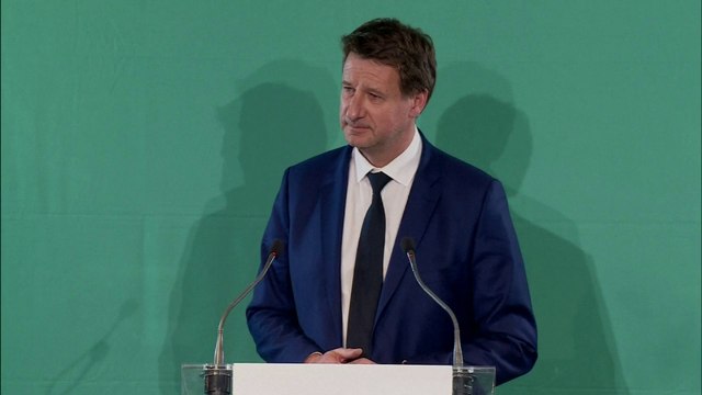 Yannick Jadot appelle à faire barrage à l’extrême droite en déposant, dans l’urne, un bulletin Emmanuel Macron le 24 avril