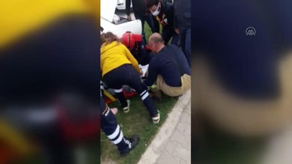 BALIKESİR - Kontrolden çıkarak akaryakıt istasyonun tabelasına çarpan otomobilin sürücüsü yaralandı