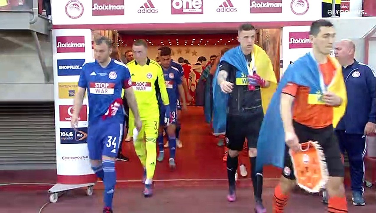 Soviele Teddybären wie tote Kinder in der Ukraine - bei Fußball für Frieden