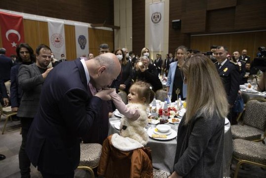İçişleri Bakanı Soylu emniyet mensuplarıyla iftarda bir araya geldi (2)