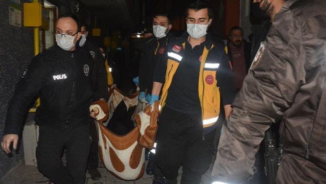 İki çocuk annesi genç kadın evinde ölü bulundu! Polis, tespit edilen şüphelinin peşinde
