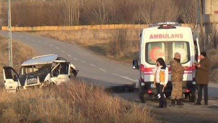 Düzensiz göçmenlerin bulunduğu minibüs takla attı: 4 ölü, 25 yaralı