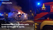 Rimini, il video di un camper che va a fuoco nella notte in zona porto