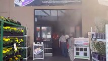Incêndio em loja da Califórnia visto 