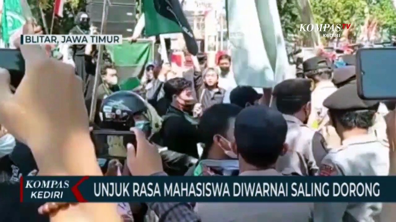 Unjuk Rasa Penolakan Presiden 3 Periode Diwarnai Saling Dorong