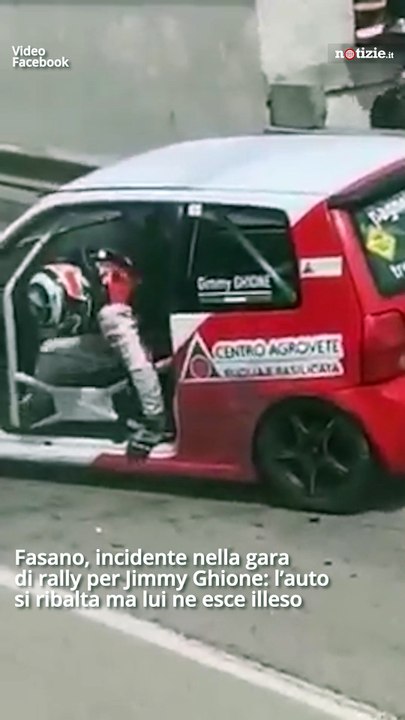 Fasano, incidente nella gara di rally per Jimmy Ghione: l’auto si ribalta ma lui ne esce illeso