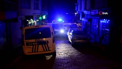 İki çocuk annesi genç kadın evinde ölü bulundu: Olayla ilgisi olduğu iddia edilen bir kişi aranıyor