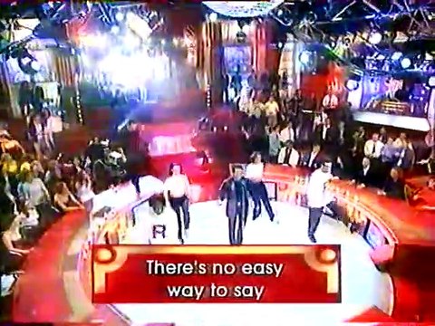 Allan Theo chante son tube Emmène-moi en live