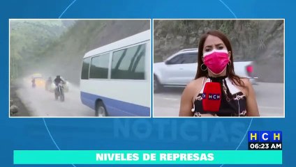 ¡Eterno problema! Lluvias reavivan derrumbe en cerro carretera de Cofradía, Cortés
