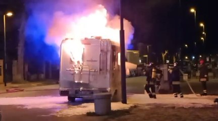 Rimini - Brucia un camper nella zona del porto (11.04.22)