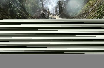 Eriyen karla debisi yükselen Samandere Şelalesi ziyaretçilerini ağırlıyor