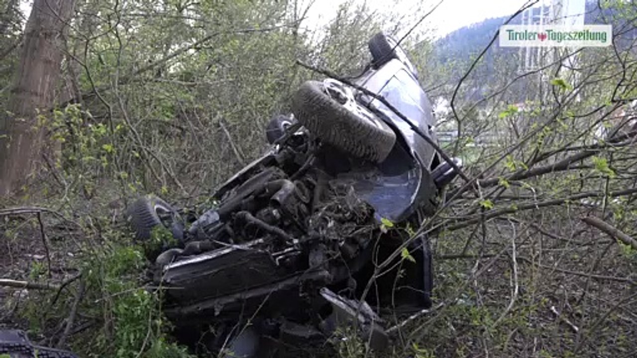 Alkolenker kam auf A12 von Straße ab und landete im Gebüsch