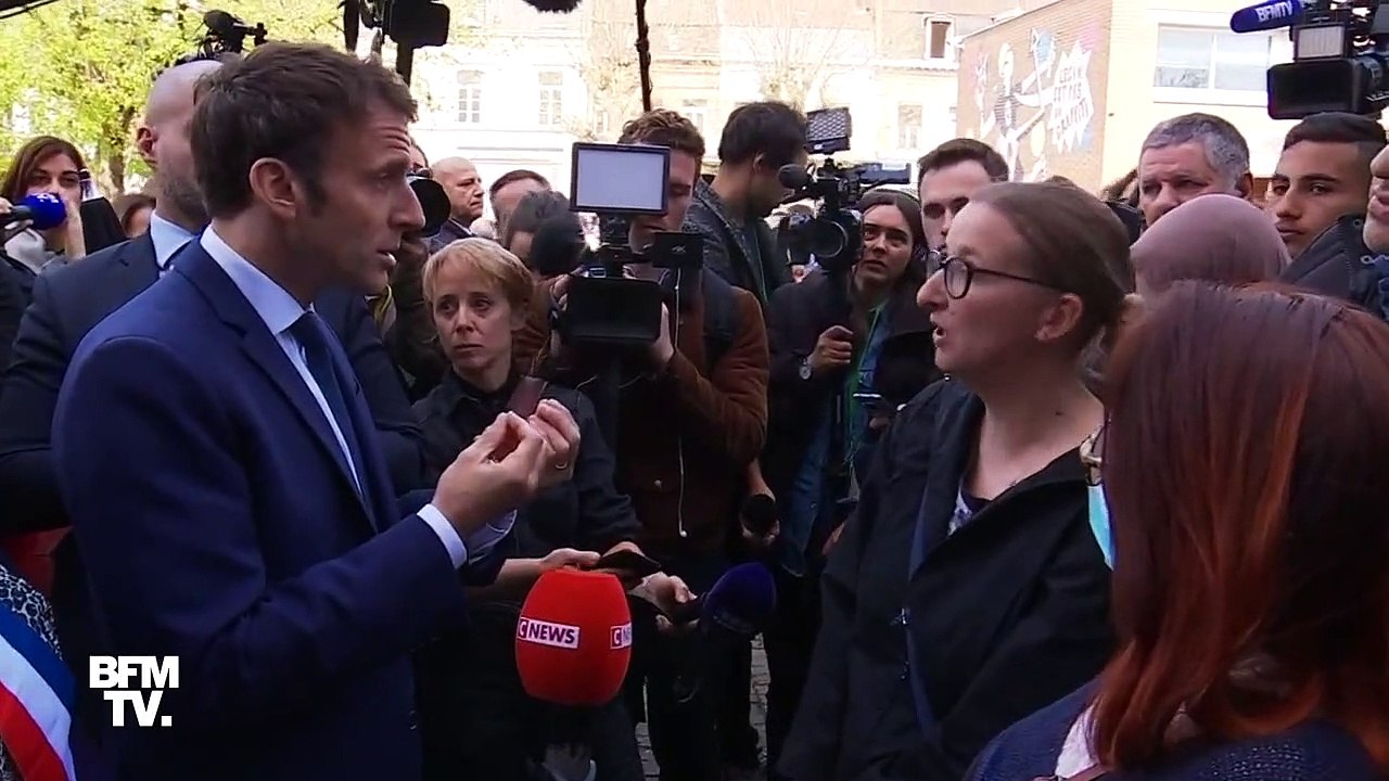 Emmanuel Macron affirme avoir dit "de manière affectueuse" vouloir "emmerder les non vaccinés" lors de sa visite cet après-midi à Denain dans le Nord