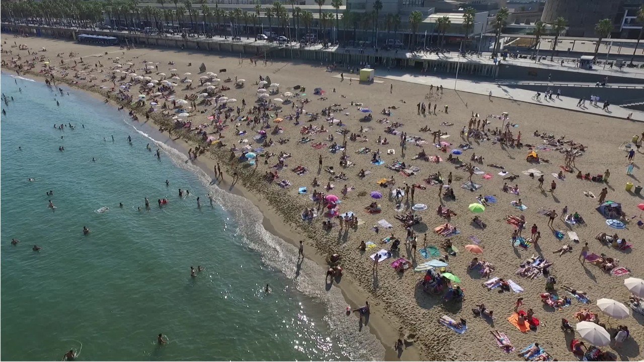 Il sera bientôt interdit de fumer sur toutes les plages de Barcelone