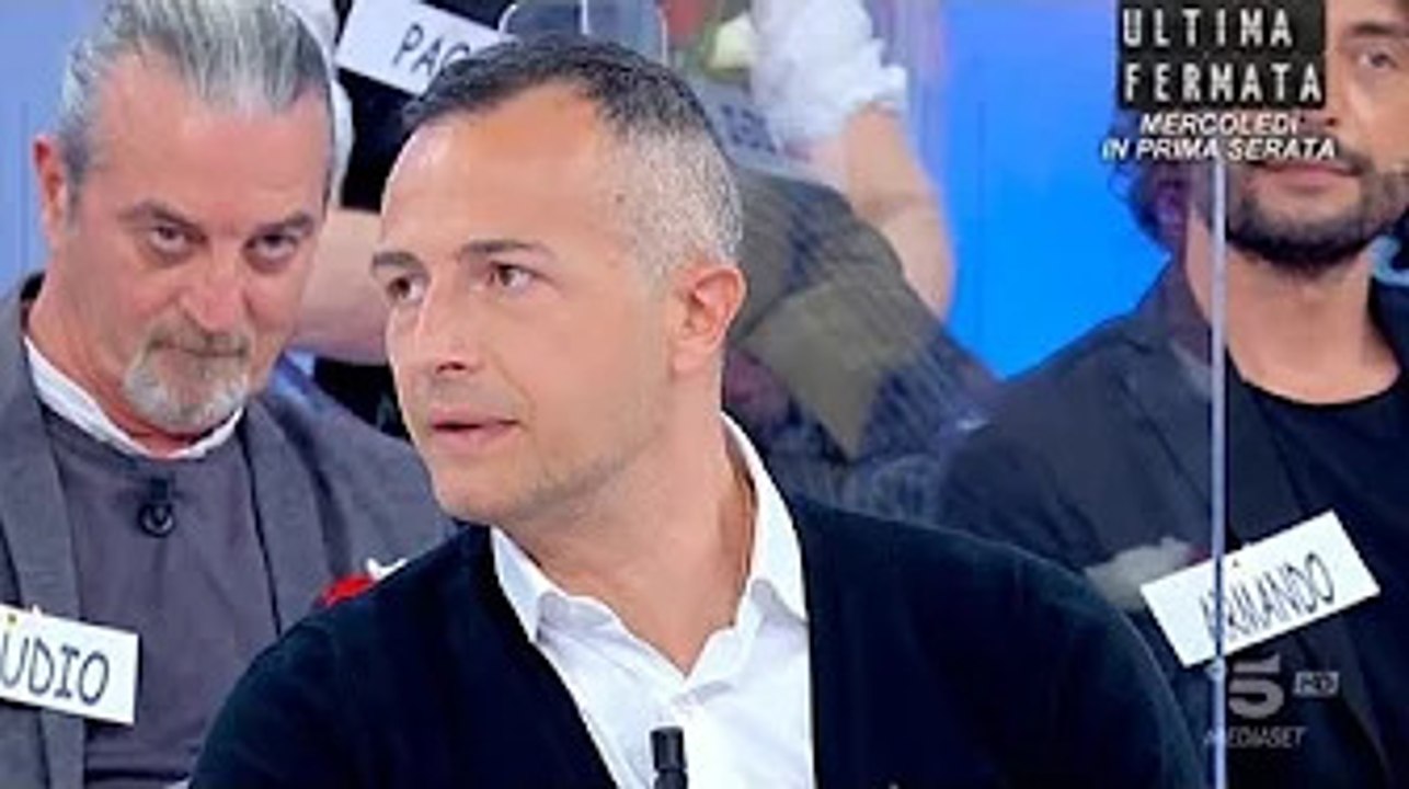 Scatta il bacio tra Riccardo Guarnieri e una dama. Ida Platano: "L'ho immaginavo" Nella nuova puntat