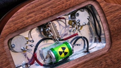 Unboxing and short demo of Matt Tera new Hufschmid guitar! 