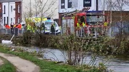 Police incident at Leeds Liverpool canal