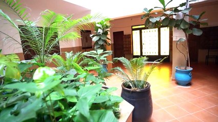 شقة مفروشة للكراء اليومي أو الشهري في كورنيش مرتيل 2غرف صالون قرب المحالات التجارية المطاعم والمقاهي