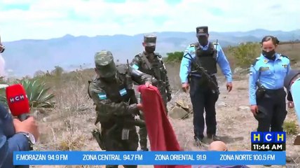 ¡No le tocaba! Lo raptaron, lo encostalaron, y hasta le dejaron un rótulo, pero todavía estaba vivo