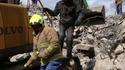 Continúa la búsqueda de supervivientes entre los escombros de Borodyanka