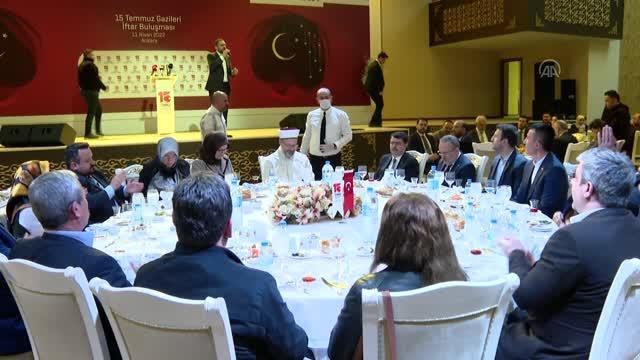 Diyanet İşleri Başkanı Erbaş, 15 Temmuz şehitlerinin aileleriyle iftarda bir araya geldi