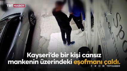 Cansız mankenin üzerindeki eşofmanı çaldı