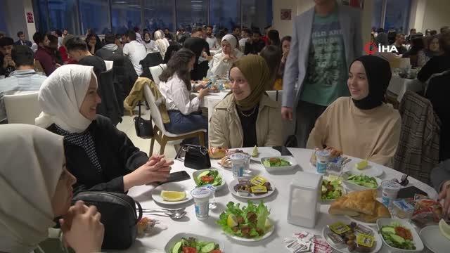 YTB Başkanı Eren, Türkiye burslusu öğrencilerle iftar yaptı