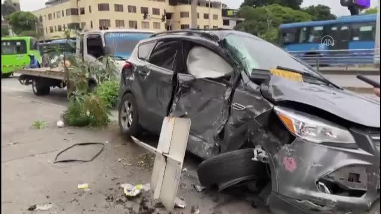 Son dakika haberleri: Real Madrid'in eski futbolcusu Rincon, geçirdiği trafik kazası sonrası ağır yaralandı (1)