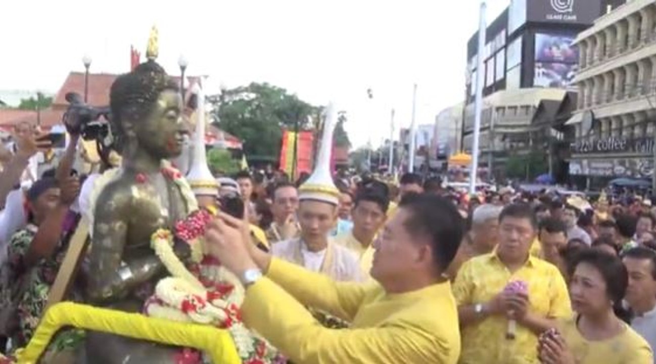 พร้อมแล้ว! สงกรานต์ย้อนยุค ตักบาตรทางน้ำ แห่พระ...