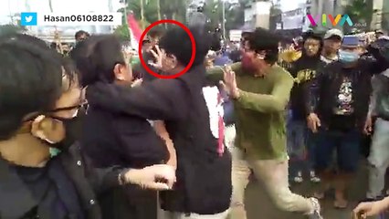 Sebelum Dihajar, Ade Armando Sempat Cekcok sama Emak-emak