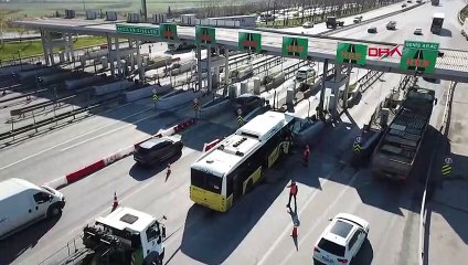 İETT otobüsü paramparça oldu! Beton bariyere feci şekilde çarptı: O anlar kamerada
