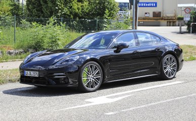 Il touchait le RSA tout en roulant dans une Porsche à 100000€