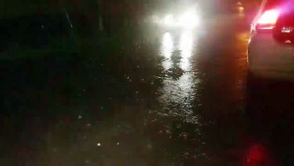 Rua Maracaí volta a ficar alagada durante enxurrada